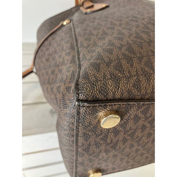 MICHAEL KORS, LARGE BROWN SIGNATURE LEATHER SHOULDER BAG - Picture 8 of 16